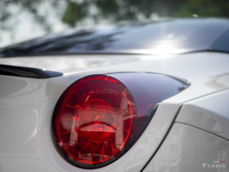2010-Ferrari-California-22_11