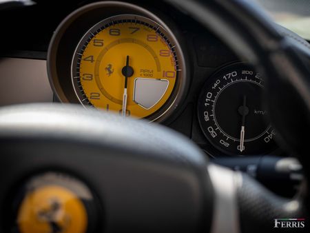 2010-Ferrari-California-22_13