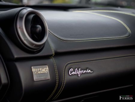 2010-Ferrari-California-22_14