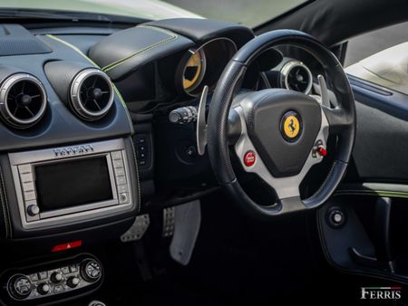 2010-Ferrari-California-22_15