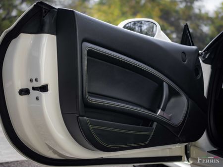 2010-Ferrari-California-22_17
