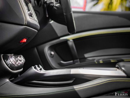 2010-Ferrari-California-22_18