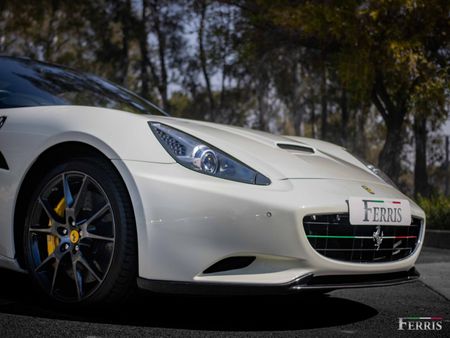 2010-Ferrari-California-22_1