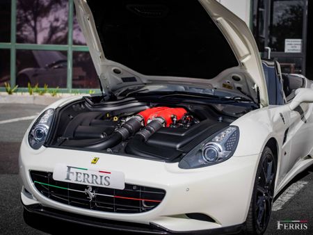 2010-Ferrari-California-22_20