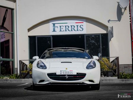 2010-Ferrari-California-22_3