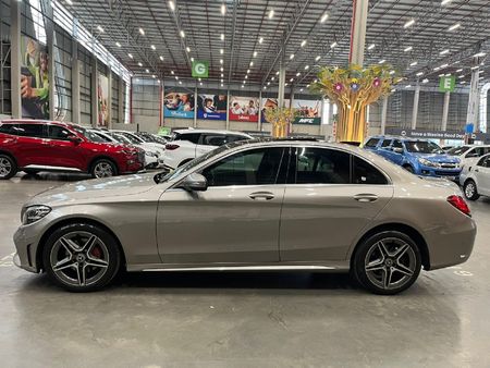 2019-Mercedes-Benz-C-Class-C-200-Auto_5