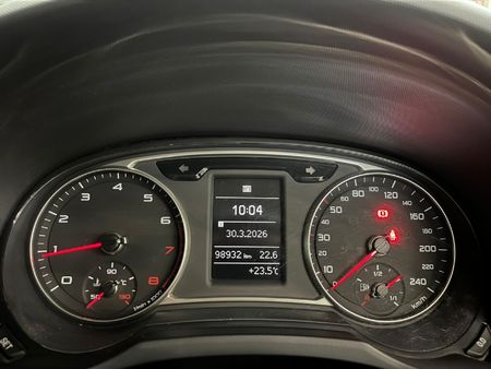 2011-Audi-A1-12-TFSI-3-dr-Attraction_10