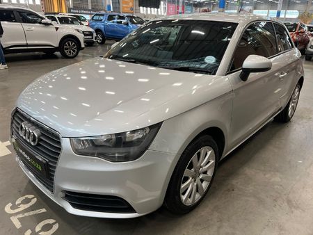 2011-Audi-A1-12-TFSI-3-dr-Attraction_2