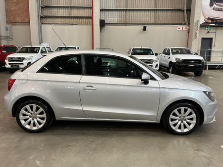 2011-Audi-A1-12-TFSI-3-dr-Attraction_7