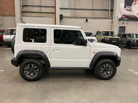 2023-Suzuki-Jimny-15-GLX-Auto_3
