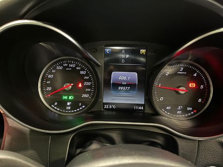2019-Mercedes-Benz-GLC-220d-4Matic_10