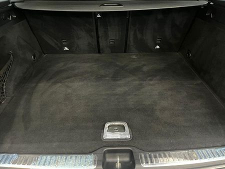 2019-Mercedes-Benz-GLC-220d-4Matic_13