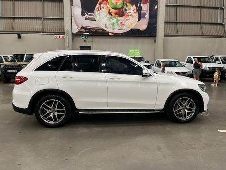 2019-Mercedes-Benz-GLC-220d-4Matic_7