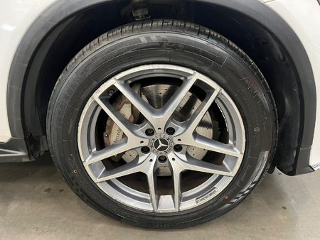 2019-Mercedes-Benz-GLC-220d-4Matic_8
