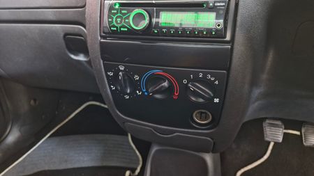 2011-Ford-Bantam-13i-XLT_11