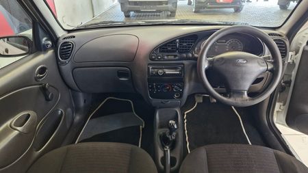 2011-Ford-Bantam-13i-XLT_12