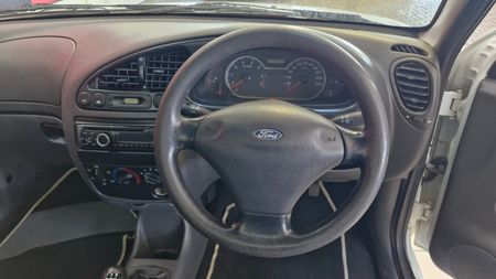 2011-Ford-Bantam-13i-XLT_13