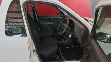 2011-Ford-Bantam-13i-XLT_16