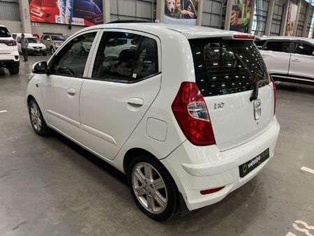 2015-Hyundai-i10-125-Glide_3