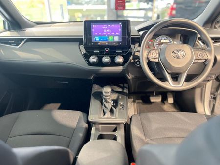 2026-Toyota-Corolla-Cross-18-XI_11