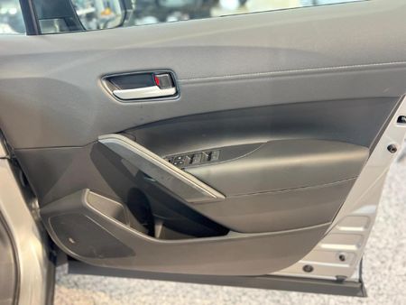 2026-Toyota-Corolla-Cross-18-XI_14
