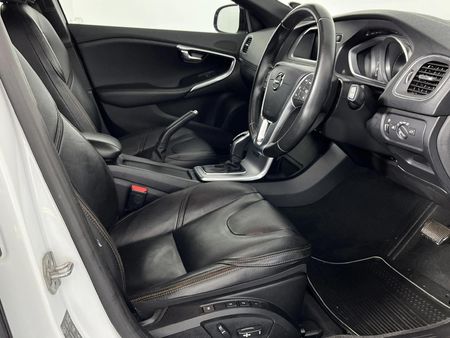 2019-Volvo-V40-CC-D4-Momentum-Auto_9