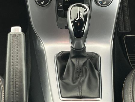 2019-Volvo-V40-CC-D4-Momentum-Auto_10