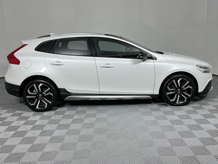 2019-Volvo-V40-CC-D4-Momentum-Auto_17