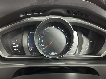 2019-Volvo-V40-CC-D4-Momentum-Auto_2