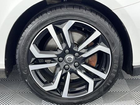 2019-Volvo-V40-CC-D4-Momentum-Auto_5