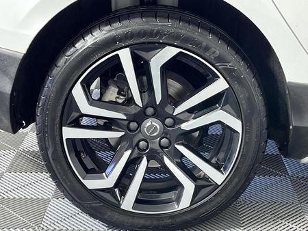 2019-Volvo-V40-CC-D4-Momentum-Auto_7
