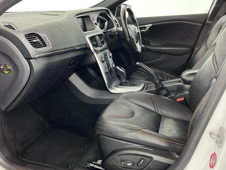 2019-Volvo-V40-CC-D4-Momentum-Auto_8