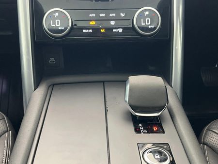 2021-Land-Rover-Discovery-30-TD-S-D300_10
