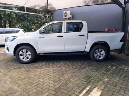 2019-Toyota-Hilux-Hilux-Double-Cab-DC-24GD6-4x4-SRX-Manual_9