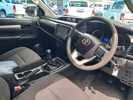 2019-Toyota-Hilux-Hilux-Double-Cab-DC-24GD6-4x4-SRX-Manual_4