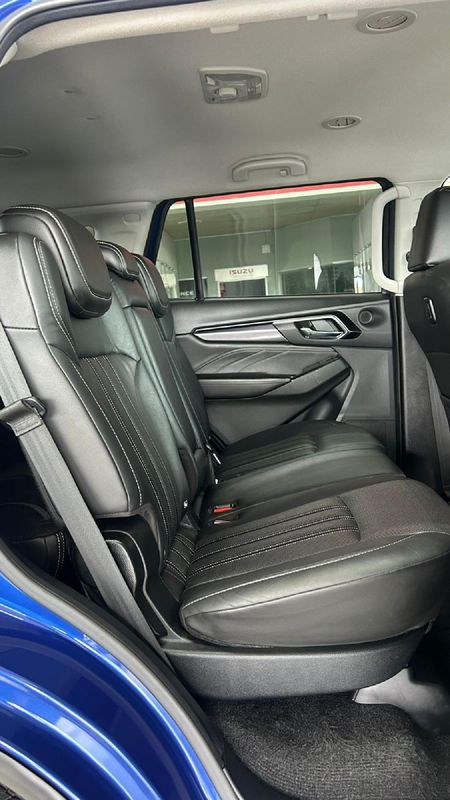 2024-Isuzu-Mu-x-30D-LS-4x4-Auto_15