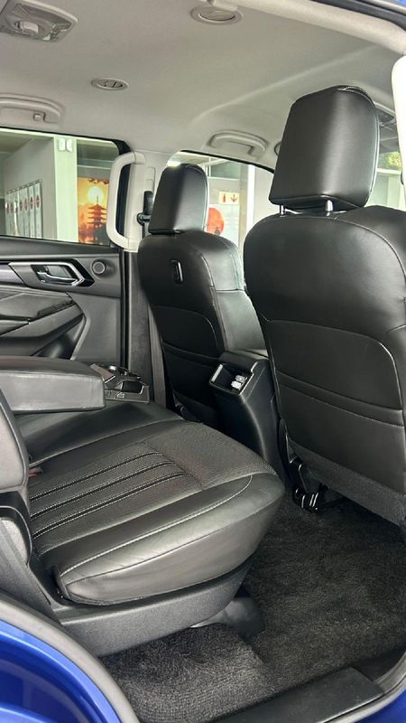 2024-Isuzu-Mu-x-30D-LS-4x4-Auto_16