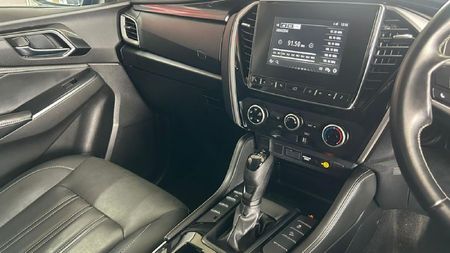 2024-Isuzu-Mu-x-30D-LS-4x4-Auto_23