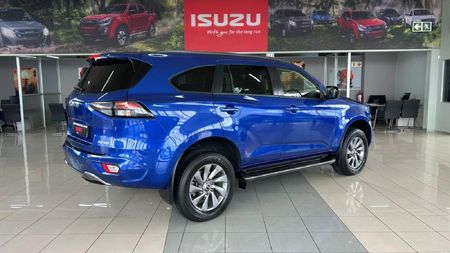 2024-Isuzu-Mu-x-30D-LS-4x4-Auto_5