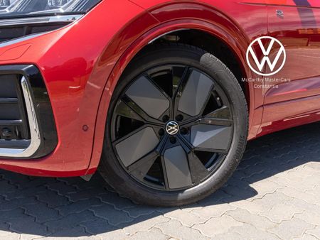 2025-Volkswagen-Touareg-V6-TDI-R-Line_13
