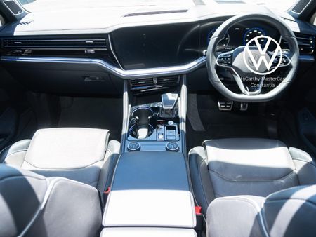 2025-Volkswagen-Touareg-V6-TDI-R-Line_14