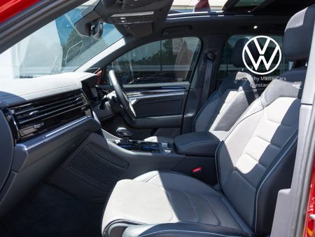 2025-Volkswagen-Touareg-V6-TDI-R-Line_16