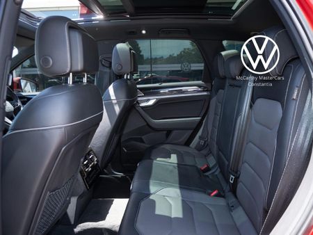 2025-Volkswagen-Touareg-V6-TDI-R-Line_18
