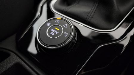 2026-Volkswagen-T-Roc-20-TSI-4M-R-Line-Auto_9