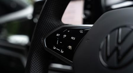 2026-Volkswagen-T-Roc-20-TSI-4M-R-Line-Auto_13