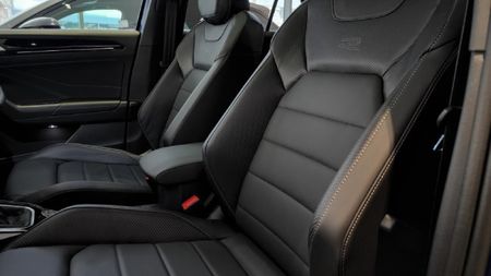 2026-Volkswagen-T-Roc-20-TSI-4M-R-Line-Auto_17