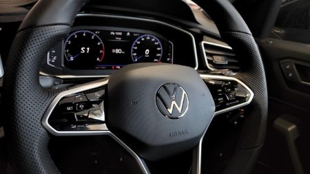 2026-Volkswagen-T-Roc-20-TSI-4M-R-Line-Auto_33