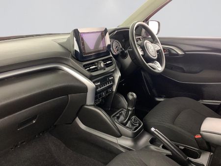2023-Toyota-Urban-Cruiser-15-XS_12