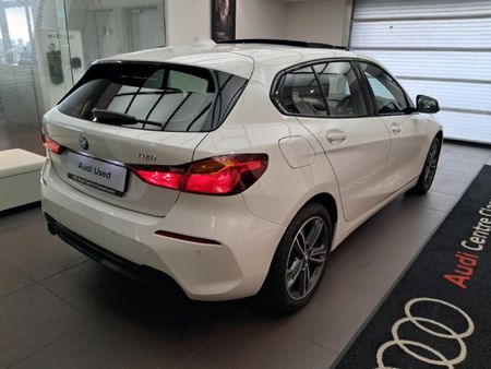 2020-BMW-1-Series-118i-Sport-Line_3