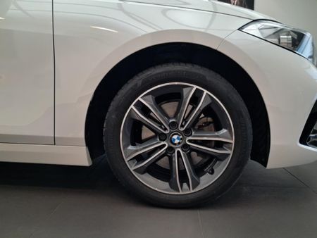 2020-BMW-1-Series-118i-Sport-Line_6
